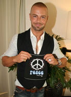 Joey Lawrence : joey-lawrence-1359308650.jpg