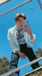 Johnny Orlando : johnny-orlando-1587831212.jpg