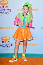 JoJo Siwa : jojo-siwa-1519987058.jpg