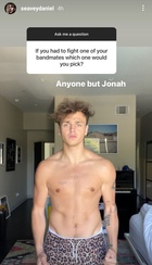 Jonah Marais : jonah-marais-1621452218.jpg