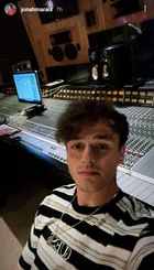 Jonah Marais : jonah-marais-1621547724.jpg