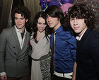 Jonas Brothers : TI4U_u1200720624.jpg