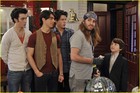 Jonas Brothers : TI4U_u1250119726.jpg