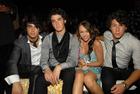 Jonas Brothers : TI4U_u1258260460.jpg