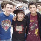 Jonas Brothers : jonas_brothers_1210437888.jpg