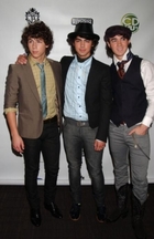 Jonas Brothers : jonas_brothers_1216575627.jpg