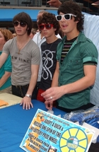 Jonas Brothers : jonas_brothers_1216604108.jpg