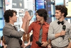 Jonas Brothers : jonas_brothers_1218742799.jpg