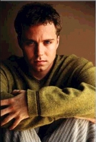 Jonathan Brandis : 2001ArmsAOnKnees.jpg