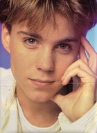 Jonathan Brandis : CloseupHandOnHead.jpg