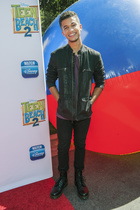 Jordan Fisher : jordan-fisher-1638995474.jpg