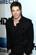 Josh Henderson : josh-henderson-1332261740.jpg