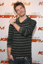 Josh Henderson : josh-henderson-1335848320.jpg