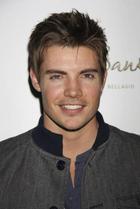 Josh Henderson : josh-henderson-1335893452.jpg