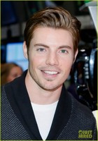 Josh Henderson : josh-henderson-1340723944.jpg