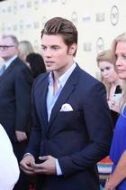 Josh Henderson : josh-henderson-1349483789.jpg