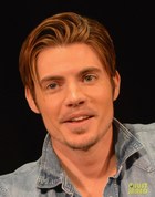 Josh Henderson : josh-henderson-1350357908.jpg