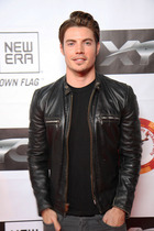 Josh Henderson : josh-henderson-1352664506.jpg