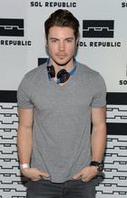 Josh Henderson : josh-henderson-1352689030.jpg