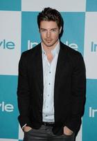 Josh Henderson : josh-henderson-1352689058.jpg