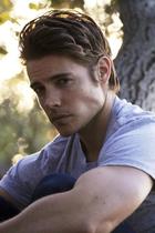 Josh Henderson : josh-henderson-1352689071.jpg