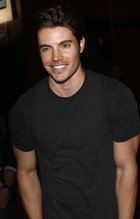 Josh Henderson : josh-henderson-1418855854.jpg