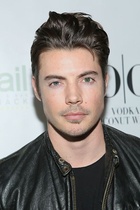 Josh Henderson : josh-henderson-1431281254.jpg