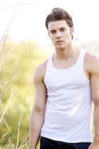 Josh Henderson : josh-henderson-1445805363.jpg