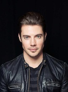 Josh Henderson : josh-henderson-1445811488.jpg