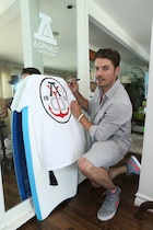 Josh Henderson : josh-henderson-1445811530.jpg