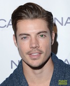 Josh Henderson : josh-henderson-1445816335.jpg