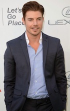 Josh Henderson : josh-henderson-1445816367.jpg