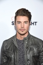 Josh Henderson : josh-henderson-1491772073.jpg