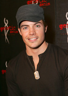 Josh Henderson : josh_henderson_1178901264.jpg