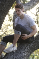 Josh Henderson : josh_henderson_1303493862.jpg