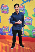 Josh Peck : josh-peck-1396181590.jpg