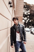 Julian Serrano : julian-serrano-1536460202.jpg