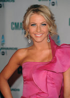 Julianne Hough : juliannehough_1290021605.jpg