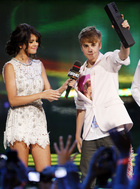 Justin Bieber : TI4U_u1308685009.jpg