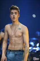 Justin Bieber : justin-bieber-1355711927.jpg