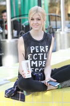 Katherine McNamara : katherine-mcnamara-1421948928.jpg