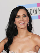 Katy Perry : katy-perry-1385100073.jpg