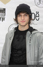 Keegan Allen : keeganallen_1290612362.jpg