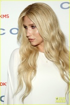 Ke$ha : keha-1430166629.jpg