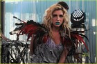 Ke$ha : keha_1289925213.jpg