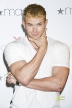 Kellan Lutz : kellan-lutz-1315907966.jpg