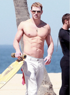 Kellan Lutz : kellan-lutz-1333396302.jpg