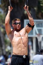 Kellan Lutz : kellan-lutz-1358388603.jpg