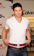 Kellan Lutz : kellan-lutz-1360976376.jpg