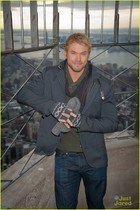 Kellan Lutz : kellan-lutz-1389347350.jpg